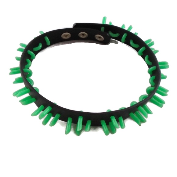Glow in The Dark Spiked Choker NEW Black Green - Picture 8 of 8